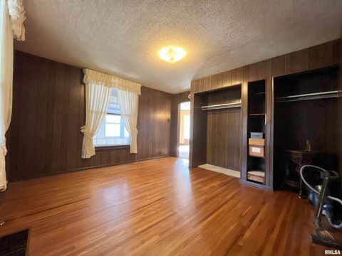 Tiny photo for 633 4TH Avenue S, Clinton, IA 52732 (MLS # QC4265640)