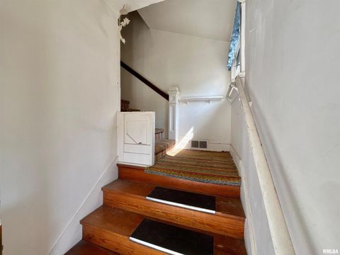 Tiny photo for 633 4th Avenue S, Clinton, IA 52732 (MLS # QC4265640)