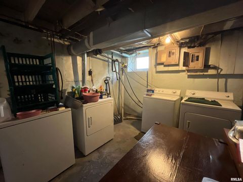 Tiny photo for 633 4th Avenue S, Clinton, IA 52732 (MLS # QC4265640)