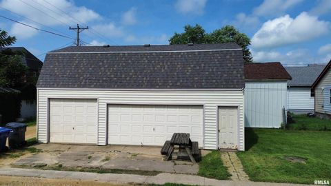 Tiny photo for 633 4th Avenue S, Clinton, IA 52732 (MLS # QC4265640)
