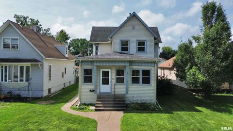 Tiny photo for 633 4th Avenue S, Clinton, IA 52732 (MLS # QC4265640)