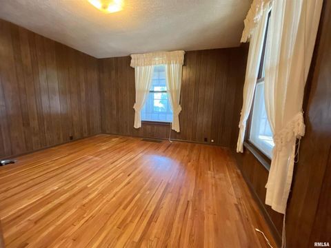 Tiny photo for 633 4th Avenue S, Clinton, IA 52732 (MLS # QC4265640)