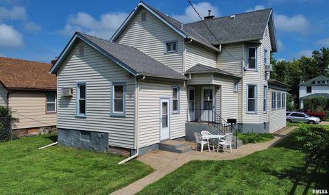 Tiny photo for 633 4TH Avenue S, Clinton, IA 52732 (MLS # QC4265640)