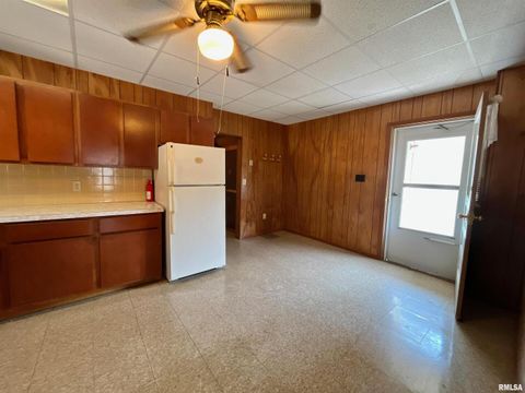 Tiny photo for 633 4th Avenue S, Clinton, IA 52732 (MLS # QC4265640)