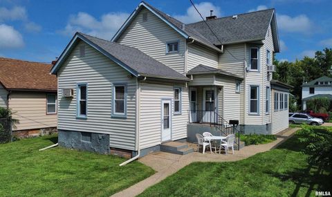 Tiny photo for 633 4th Avenue S, Clinton, IA 52732 (MLS # QC4265640)