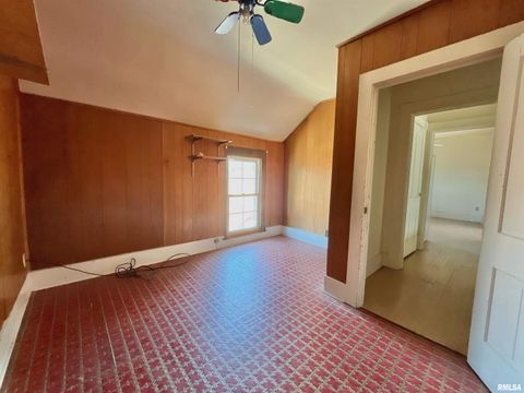 Tiny photo for 633 4TH Avenue S, Clinton, IA 52732 (MLS # QC4265640)