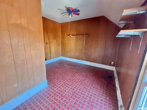 Tiny photo for 633 4TH Avenue S, Clinton, IA 52732 (MLS # QC4265640)