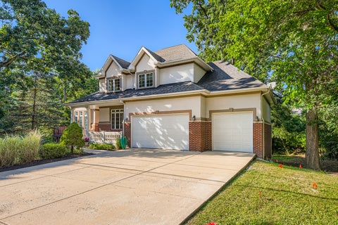Photo of 6441 Blackhawk Trail, Indian Head Park, IL 60525 (MLS # 12739178)