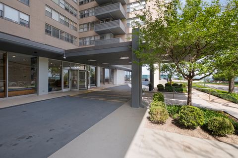 Tiny photo for 6301 N Sheridan Road #8E, Chicago, IL 60660 (MLS # 12621456)