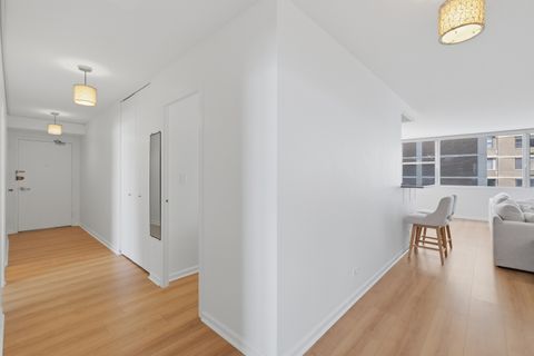 Tiny photo for 6301 N Sheridan Road #8E, Chicago, IL 60660 (MLS # 12621456)