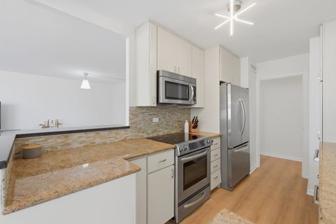 Tiny photo for 6301 N Sheridan Road #8E, Chicago, IL 60660 (MLS # 12621456)