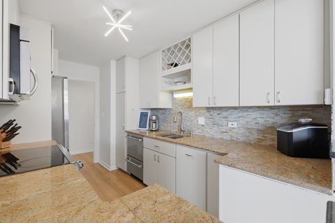 Tiny photo for 6301 N Sheridan Road #8E, Chicago, IL 60660 (MLS # 12621456)