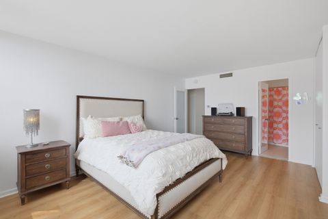 Tiny photo for 6301 N Sheridan Road #8E, Chicago, IL 60660 (MLS # 12621456)