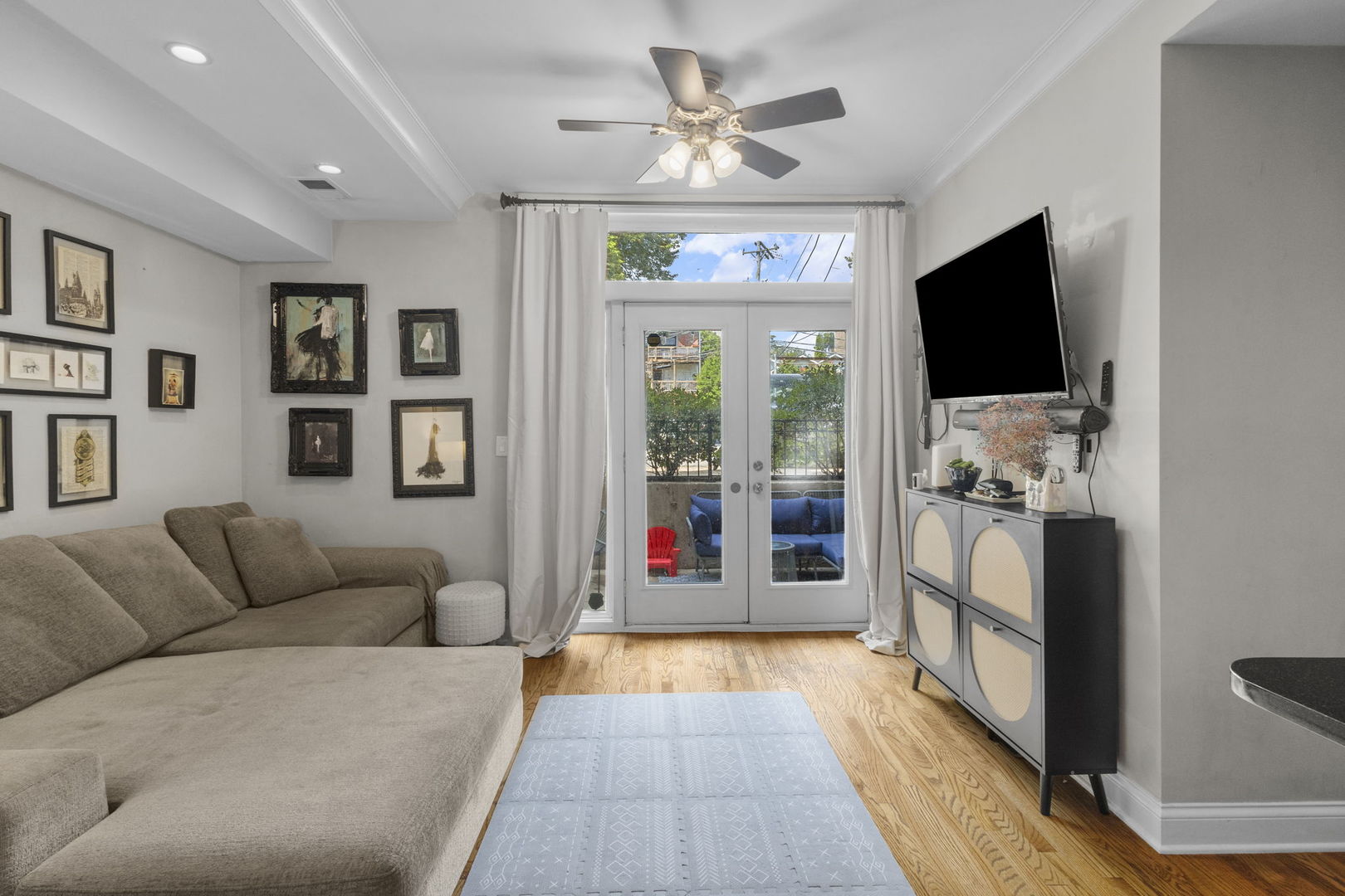 4422 N ASHLAND Avenue G