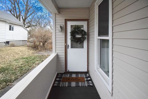 Tiny photo for 914 W Olive Street, Bloomington, IL 61701 (MLS # 12537556)