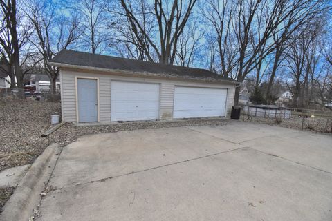 Tiny photo for 914 W Olive Street, Bloomington, IL 61701 (MLS # 12537556)