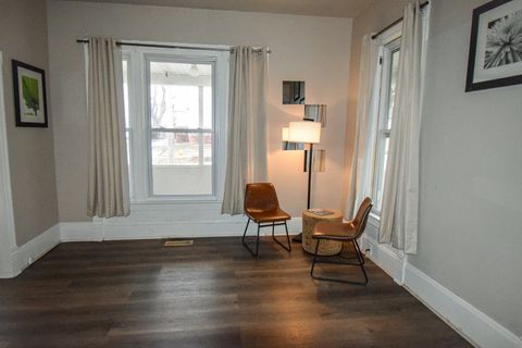 Tiny photo for 914 W Olive Street, Bloomington, IL 61701 (MLS # 12537556)