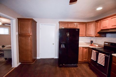 Tiny photo for 914 W Olive Street, Bloomington, IL 61701 (MLS # 12537556)