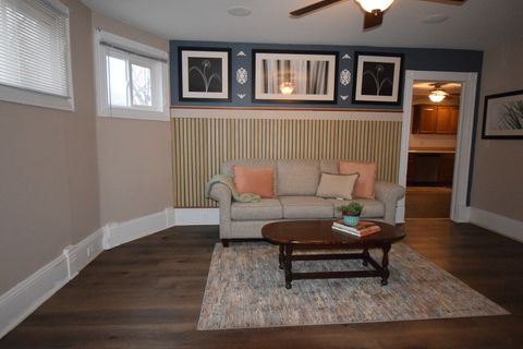 Tiny photo for 914 W Olive Street, Bloomington, IL 61701 (MLS # 12537556)