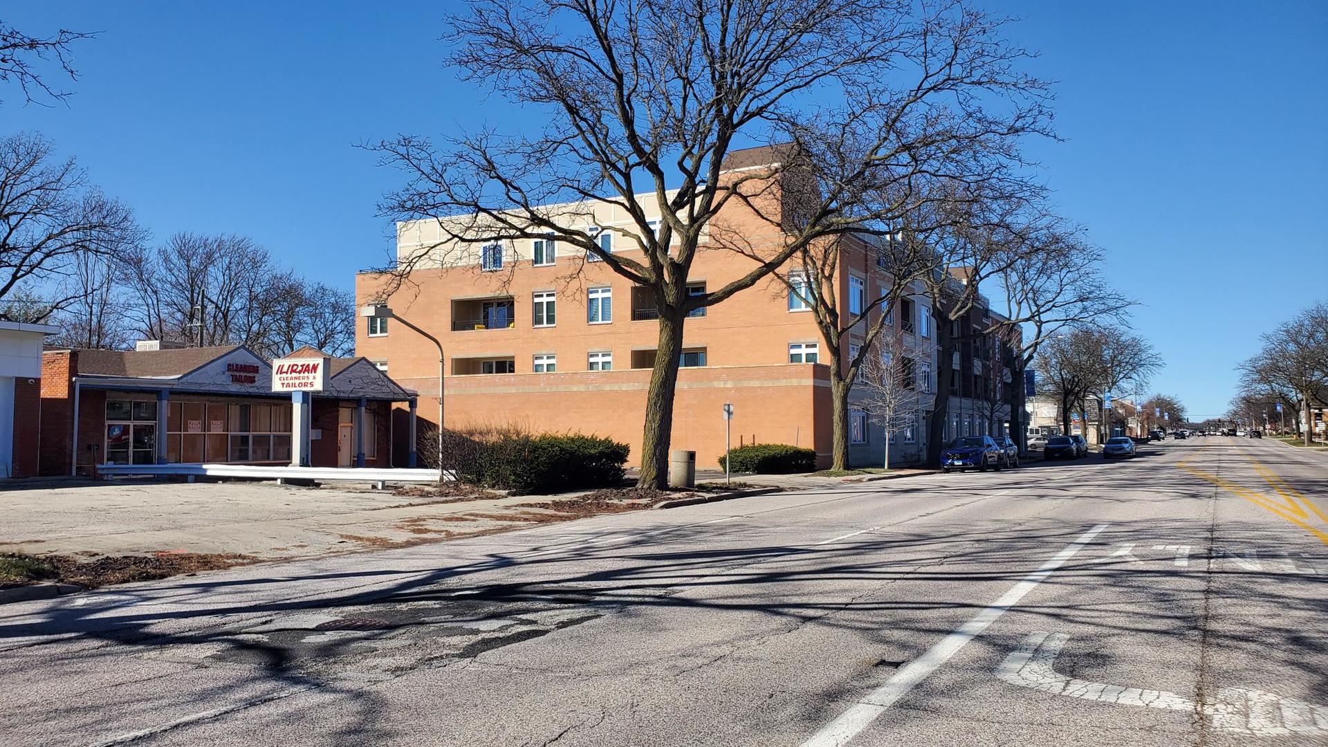 1154 N Waukegan Road