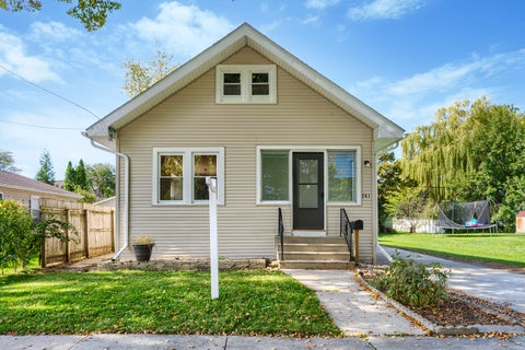 Photo of 741 HINMAN Street, Aurora, IL 60505 (MLS # 12783931)