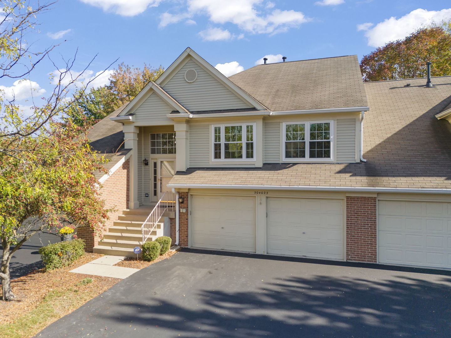 30W023 Cedar Court 023