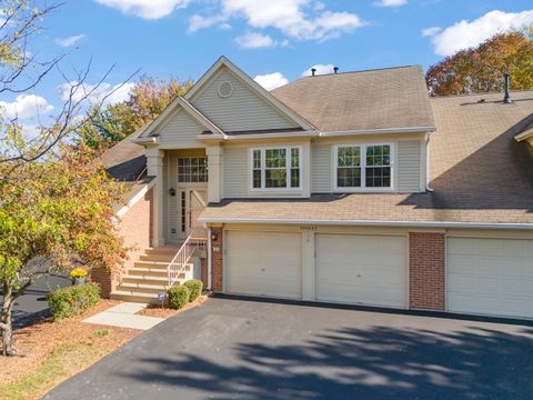 30W023 Cedar Court 023 Warrenville IL 60555