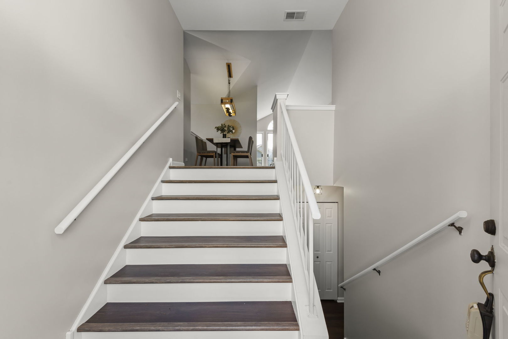 30W023 Cedar Court 023