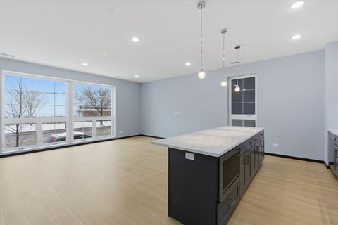 Tiny photo for 5830 N Lincoln Avenue #1S, Chicago, IL 60659 (MLS # 12551535)