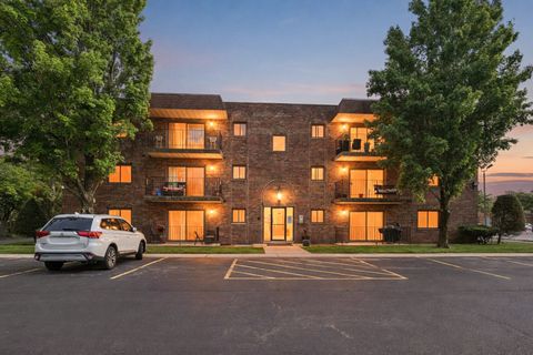 Photo of 1940 183rd Street #2C, Homewood, IL 60430 (MLS # 12664008)