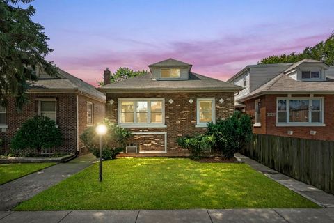 9132 S Saginaw Avenue Chicago IL 60617