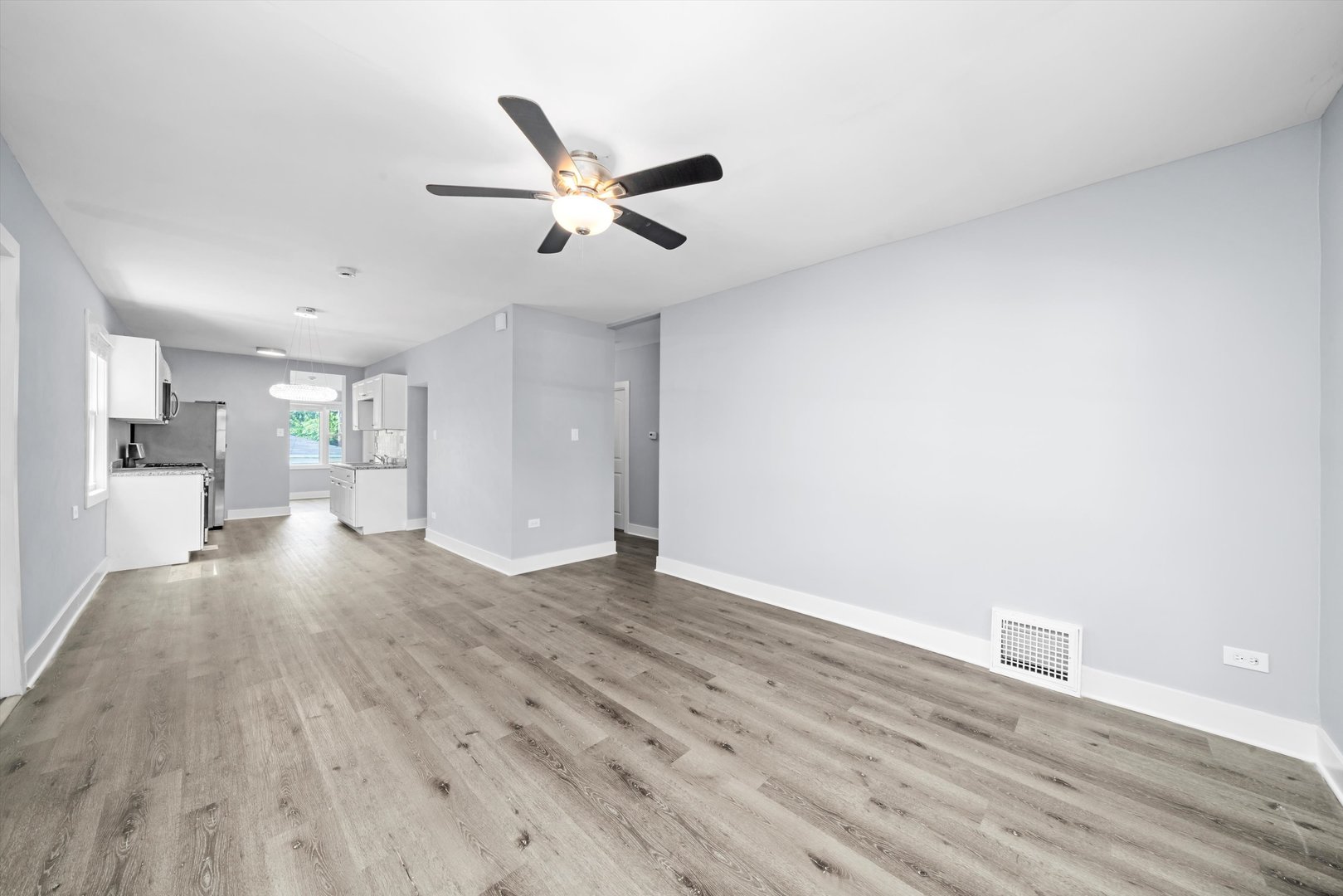 9132 S Saginaw Avenue