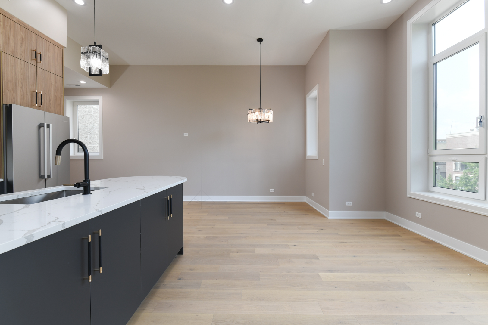 1627 W Warren Boulevard 3