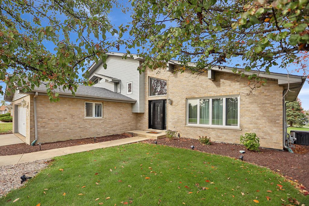 Photo for 701 Wayne Drive, Crete, IL 60417 (MLS # 12507055)