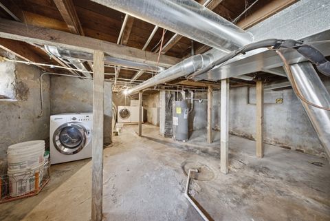 Tiny photo for 810 Superior Street, Aurora, IL 60505 (MLS # 12631354)