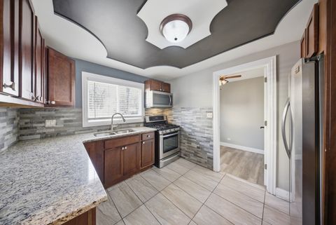 Tiny photo for 810 Superior Street, Aurora, IL 60505 (MLS # 12631354)