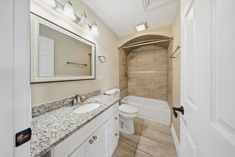 Tiny photo for 810 Superior Street, Aurora, IL 60505 (MLS # 12631354)