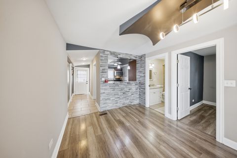 Tiny photo for 810 Superior Street, Aurora, IL 60505 (MLS # 12631354)