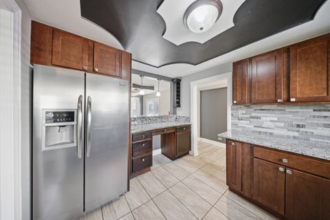 Tiny photo for 810 Superior Street, Aurora, IL 60505 (MLS # 12631354)