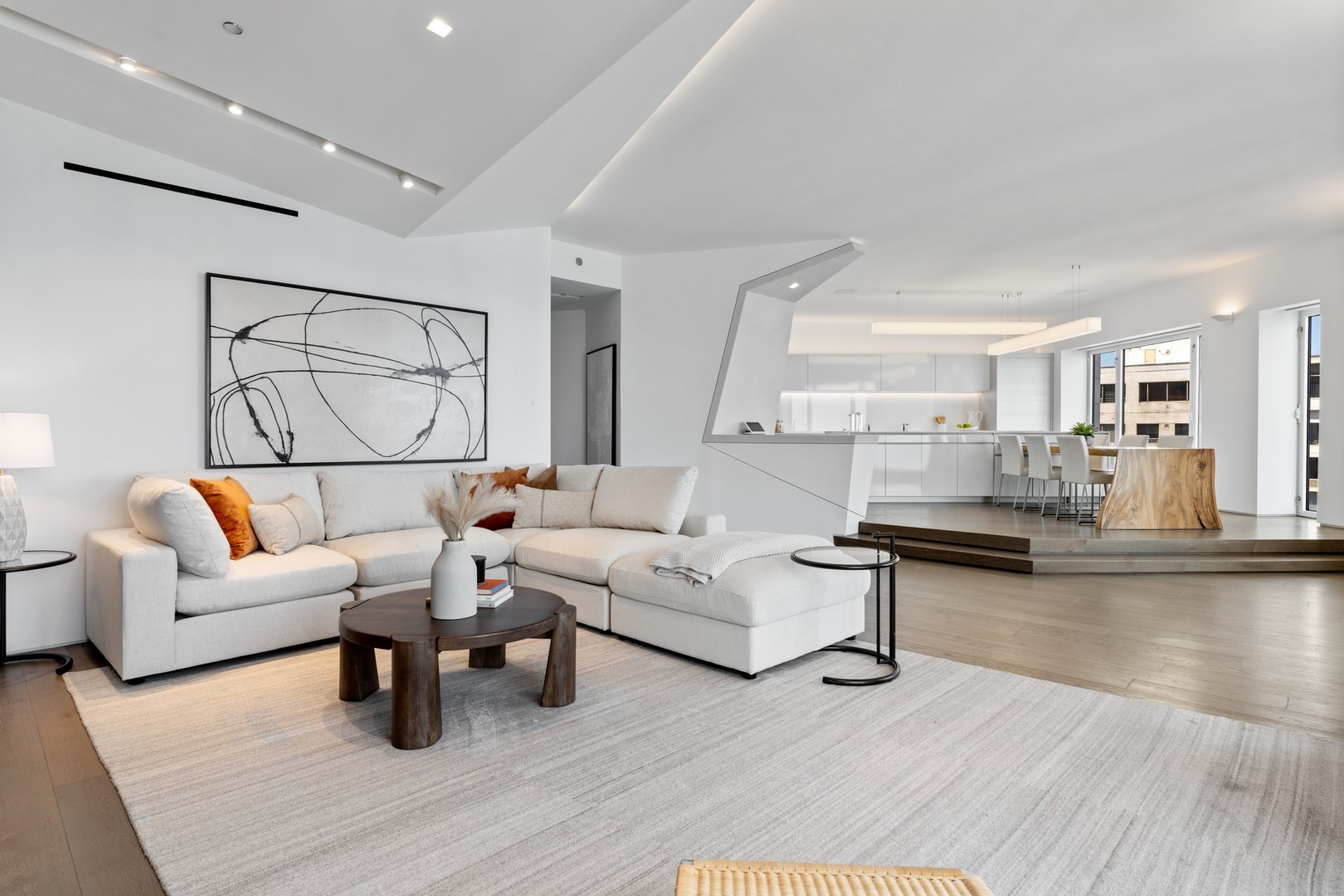 950 N Michigan Avenue 4605