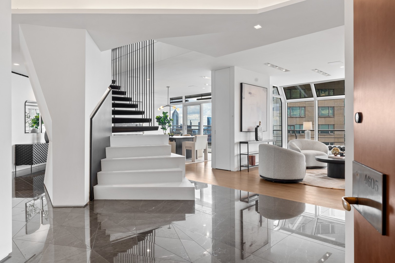 950 N Michigan Avenue 4605