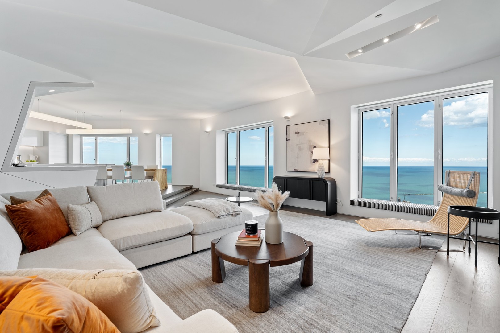 950 N Michigan Avenue 4605