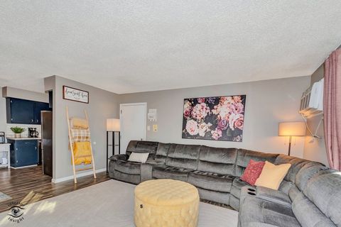 Tiny photo for 9865 Cordoba Court #3A, Orland Park, IL 60462 (MLS # 12516801)