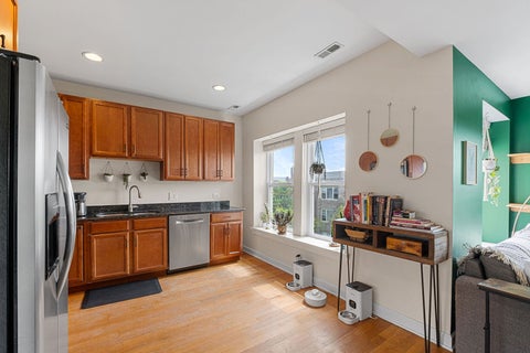 Tiny photo for 3104 W Leland Avenue #303, Chicago, IL 60625 (MLS # 12638635)