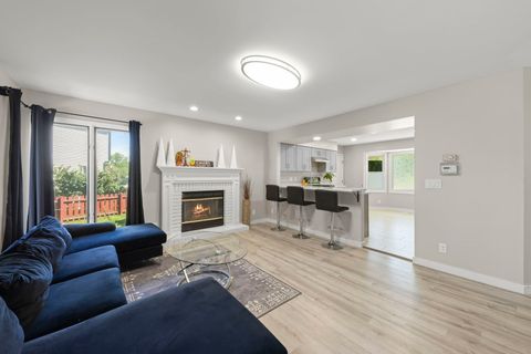 Tiny photo for 972 Westgate Drive, Aurora, IL 60506 (MLS # 12467089)