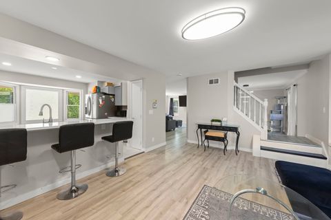 Tiny photo for 972 Westgate Drive, Aurora, IL 60506 (MLS # 12467089)