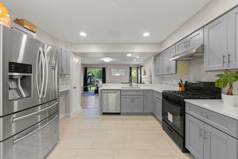 Tiny photo for 972 Westgate Drive, Aurora, IL 60506 (MLS # 12467089)