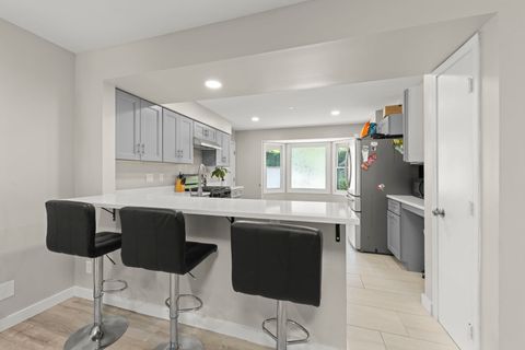 Tiny photo for 972 Westgate Drive, Aurora, IL 60506 (MLS # 12467089)