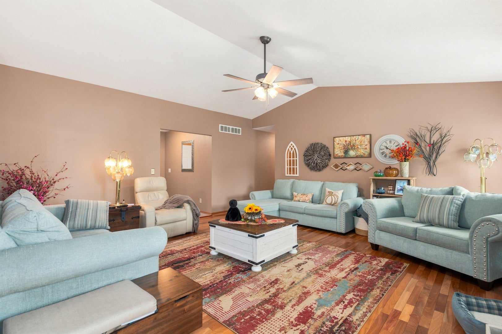 1062 Kingsway Lane