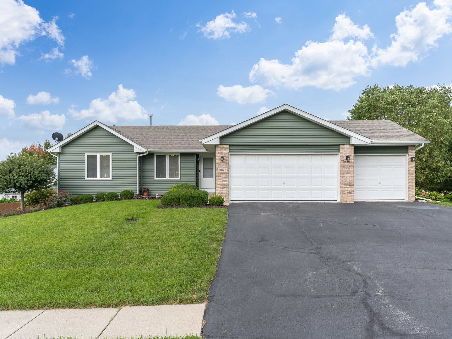 1062 Kingsway Lane